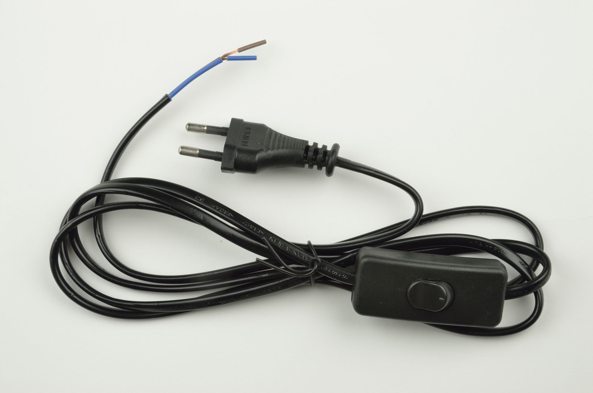  Шнур сетевой 1,7м 2A 500Вт UCX-C10/02A-170 с вилк и выключ черн Uniel UL-00004429